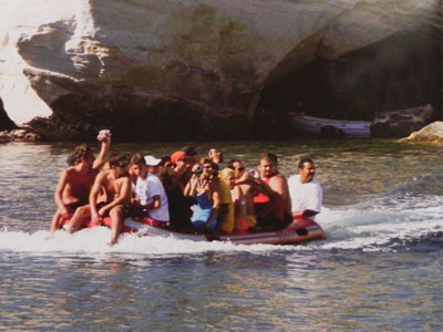 Τουρίστες πάνε κατευθείαν για… πνίξιμο